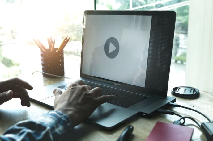 ミルクルでは、広告会社として長年培ったスキルに裏打ちされた成果につながる動画制作を行っています。